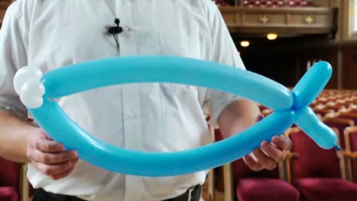 How to Make Balloon Fish Howcast