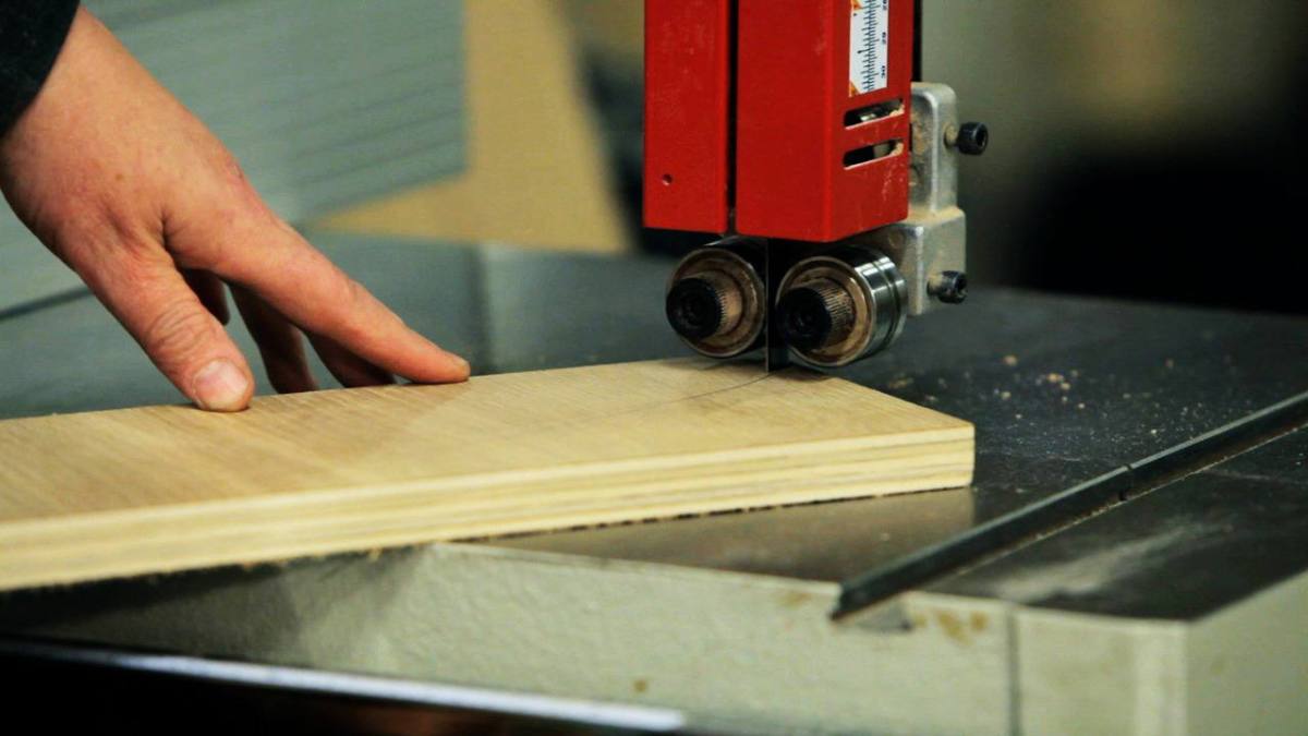 How to Use a Band Saw for Woodworking Howcast