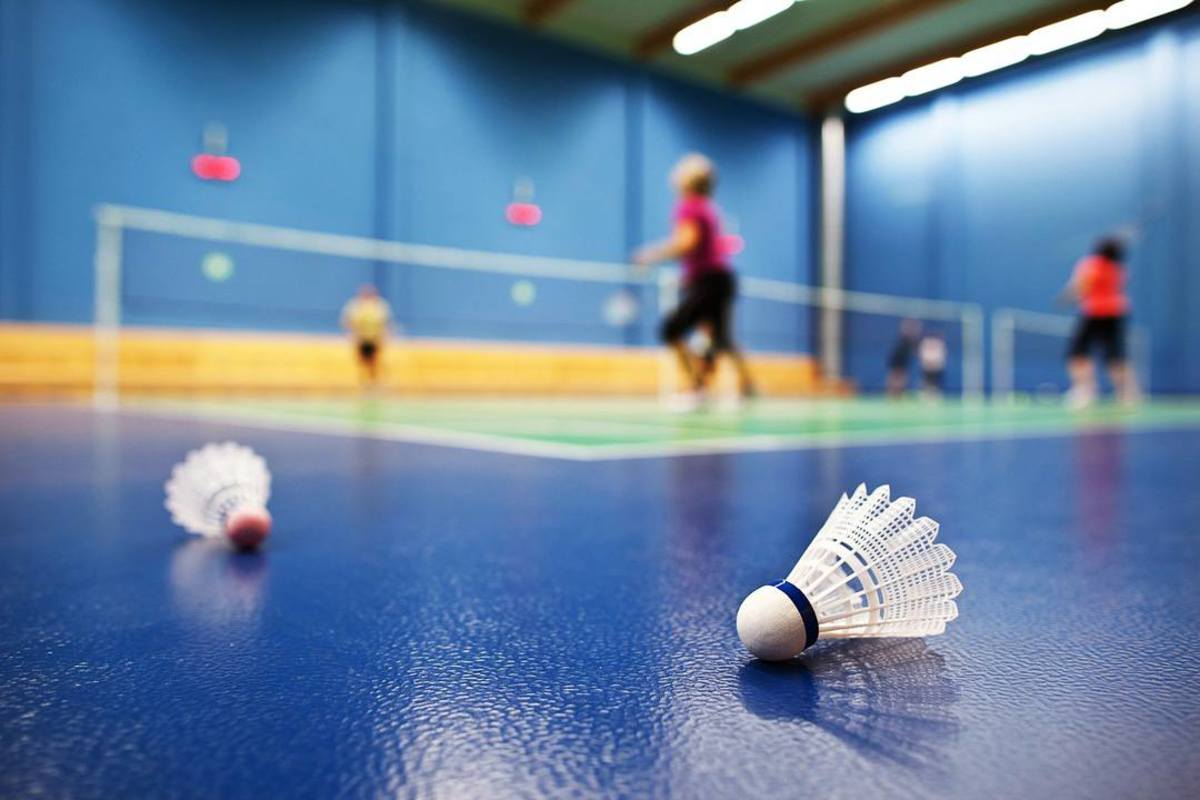 How to Do a Badminton Jump Smash Shot Howcast