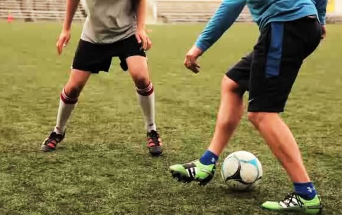 How to Do a Robinho Stepover Trick in Soccer - Howcast