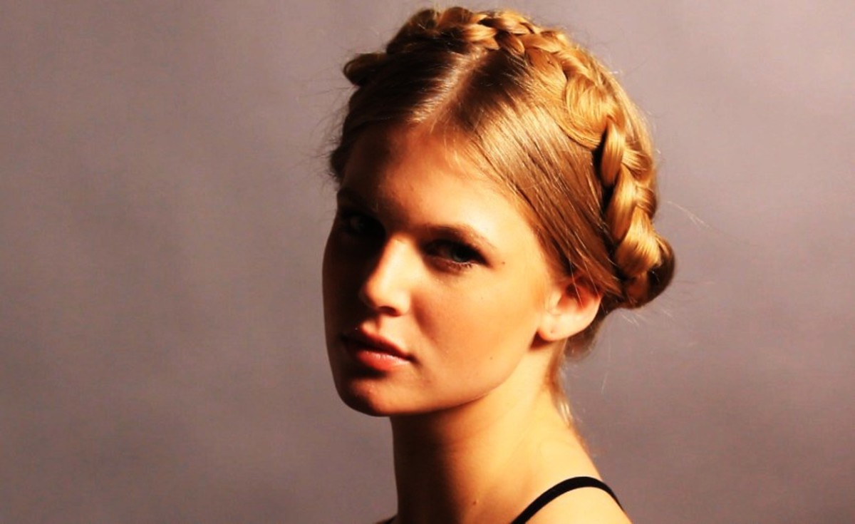 How to Do a Heidi Braid - Howcast How to Do a Heidi Braid - Howcast