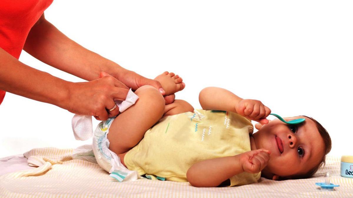 How to Clean a Baby during a Diaper Change Howcast
